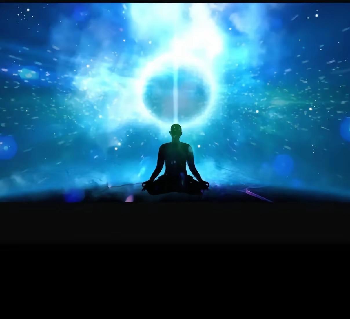 我见过最厉害的人，都不是追着机会跑的人，而是被天地气运推着走的人。

他们走到哪