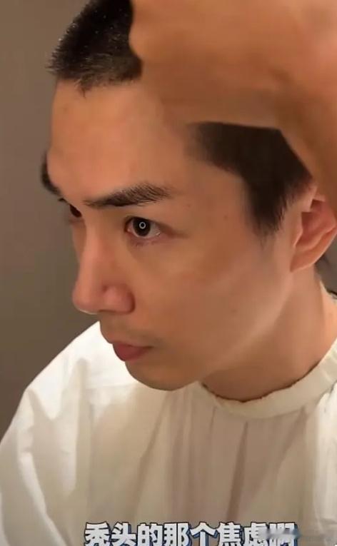 李承铉剃头之后每天可以多睡30分钟了！硬汉寸头竟成“时间管理神器” ​​​