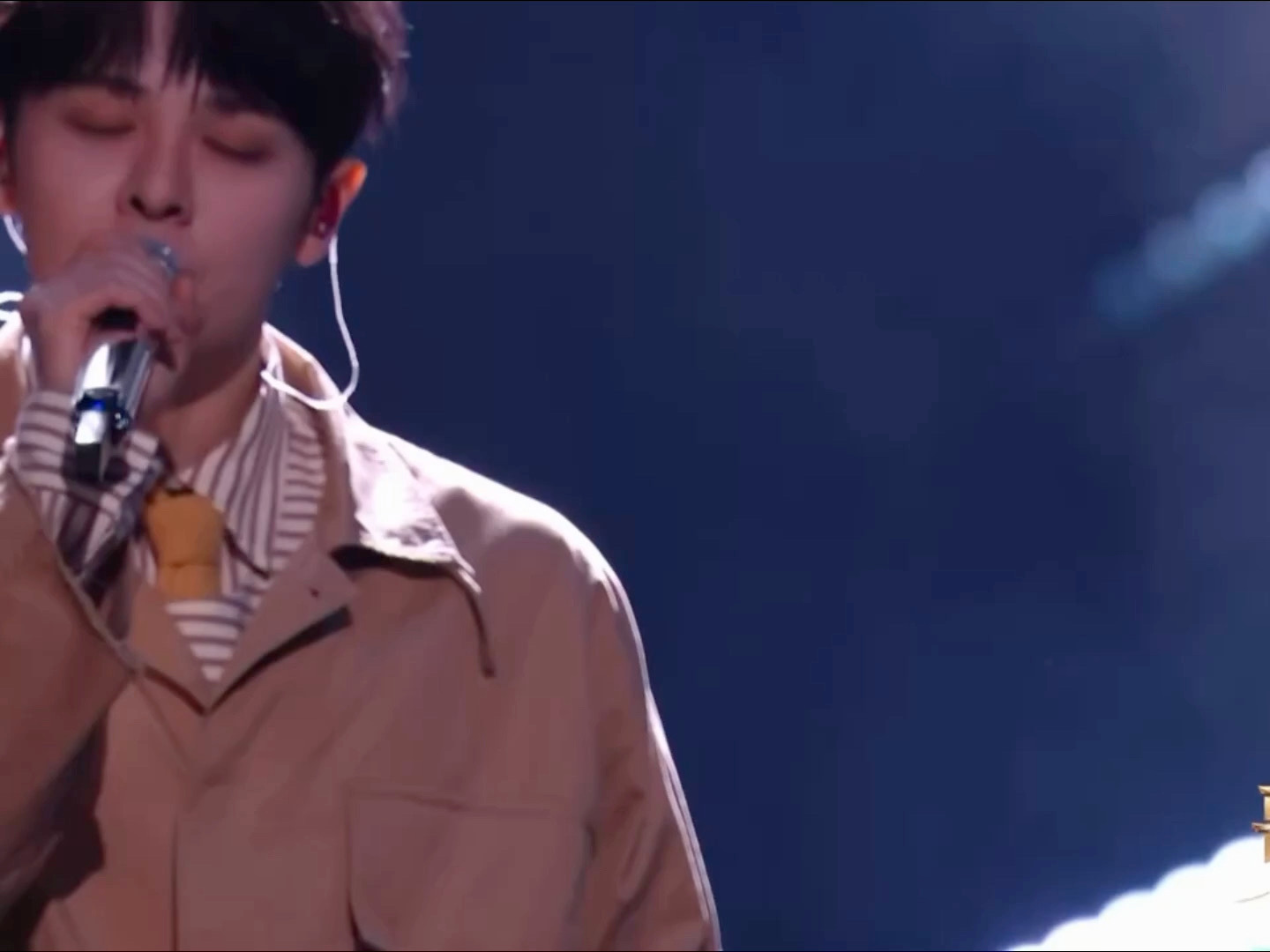 尤长靖终于彻底做自己了真的好感慨！以前总顾及各种标签束手束脚，现在完全放开，想唱