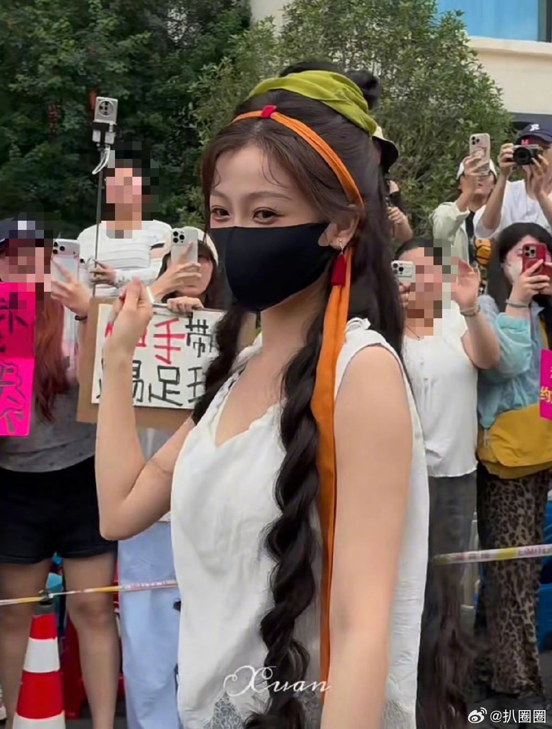 虞书欣念相思新造型路透，是不是比昨天的妆造要好多了～ 