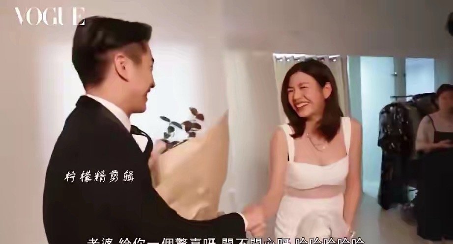 原来刚结婚的时候，陈晓是这样的人！陈晓：“老婆给你一个惊喜啊，开不开心啊！”陈妍