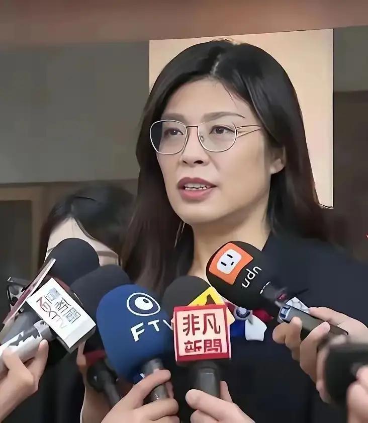 郑丽文6月1号访问美国了，不能叫访问，只能算是学术交流，郑丽文此行定调为“台海和