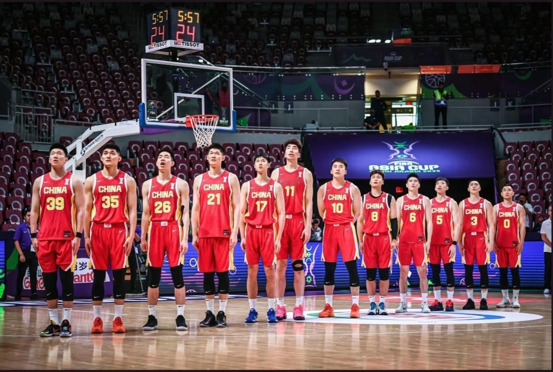 最近，国际篮联公布了最新的世界排名，
亚洲杯亚军中国男篮，排在第27位，
排在中