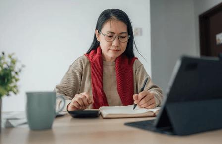 70后是最隐忍的一代，也是最后一代向上守传统尽孝，向下学平等做父母的人
七零后大