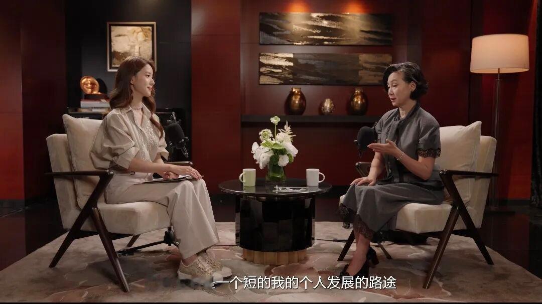 女性一定要要学会主动争取
先证明自己有上桌的能力
主动地去站在桌前表达自己
想要