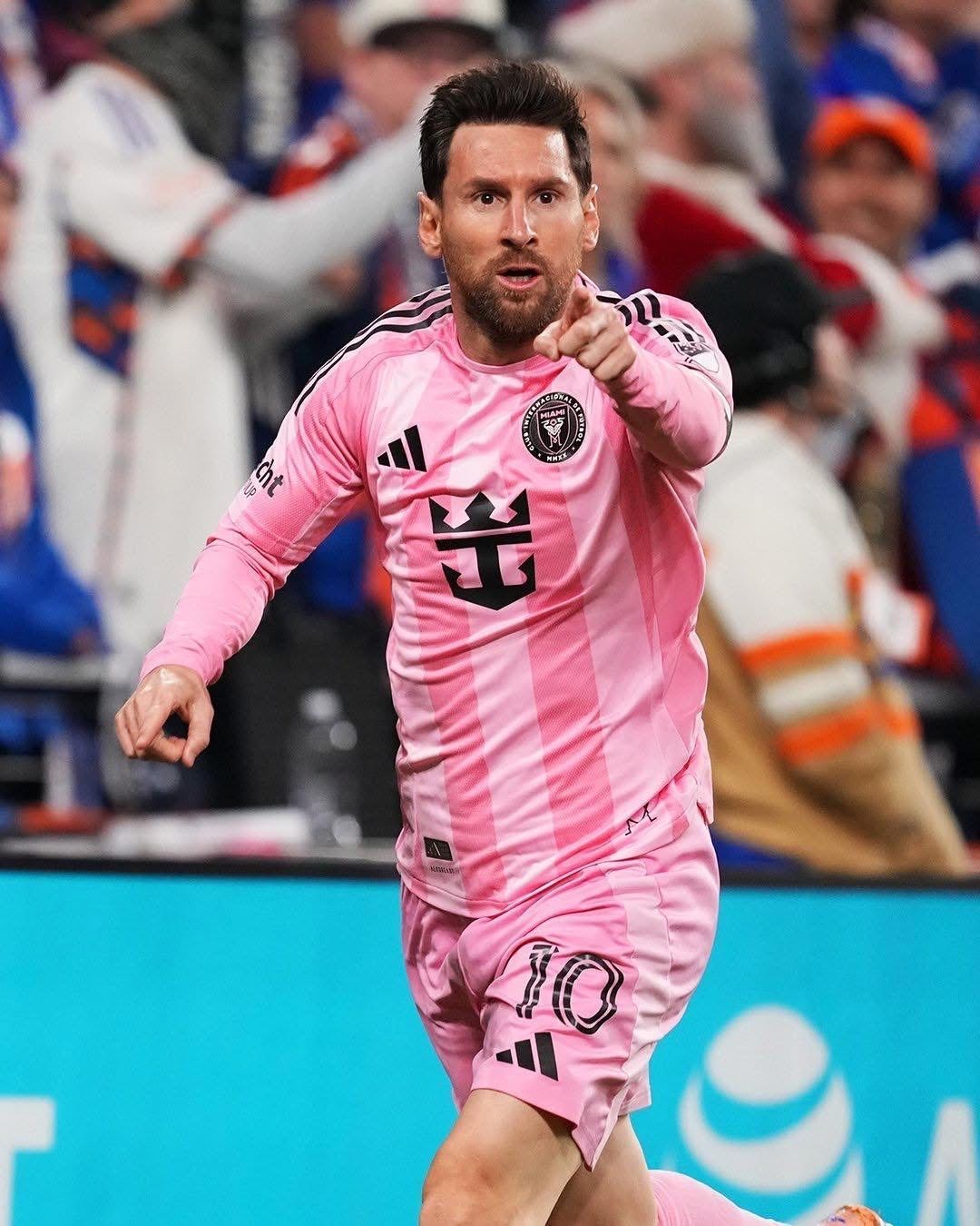 拉卡泽特接受了《Sport Scoop》节目的采访🎙️：“菲利克斯本赛季在沙特