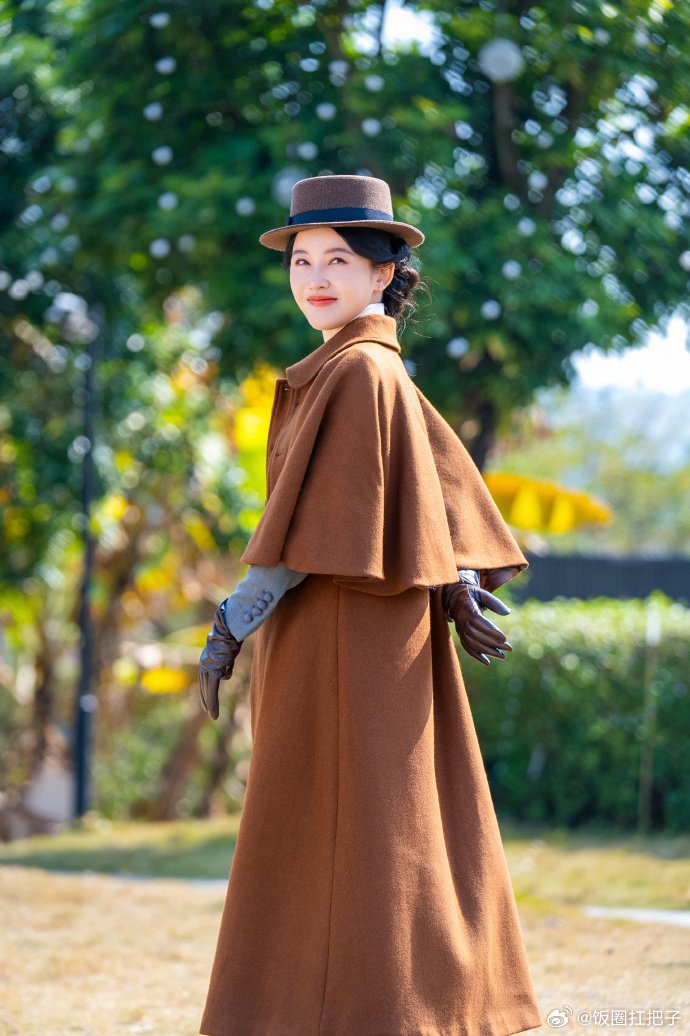 杨子姗复刻关之琳版十三姨 杨子姗这套造型真的很太还原了吧，复古韵味直接拉满了，但