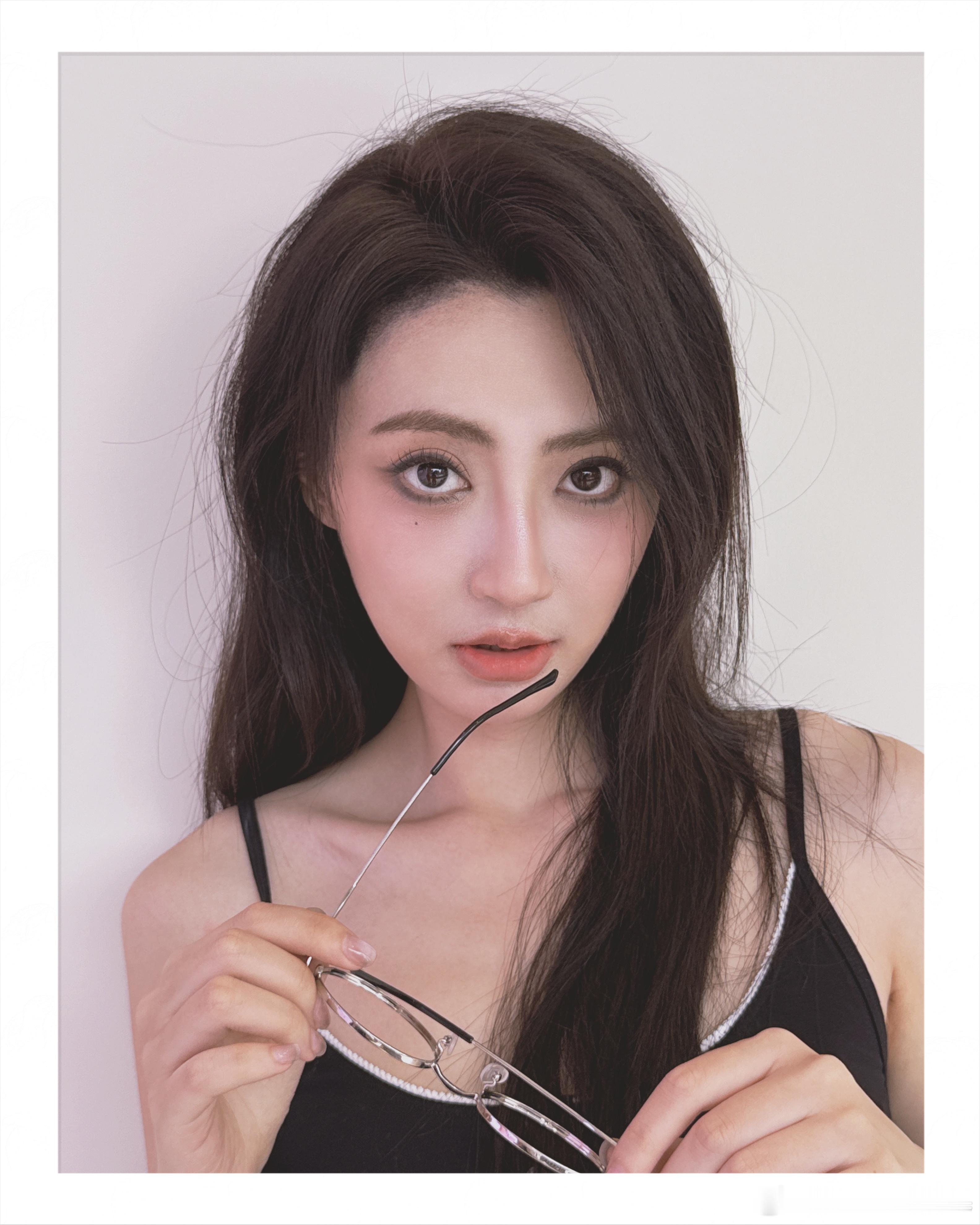 范桢民国千金 我饭又有新剧上线了，真的很开心，之前就想你多尝试民国造型，如愿了！