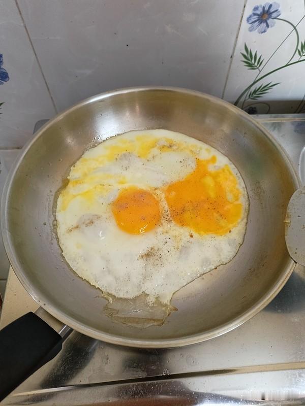 早餐选鸡蛋的做法我直接锁死水煮蛋，真的是懒人和养生党双友好的选项。
前一晚睡前煮