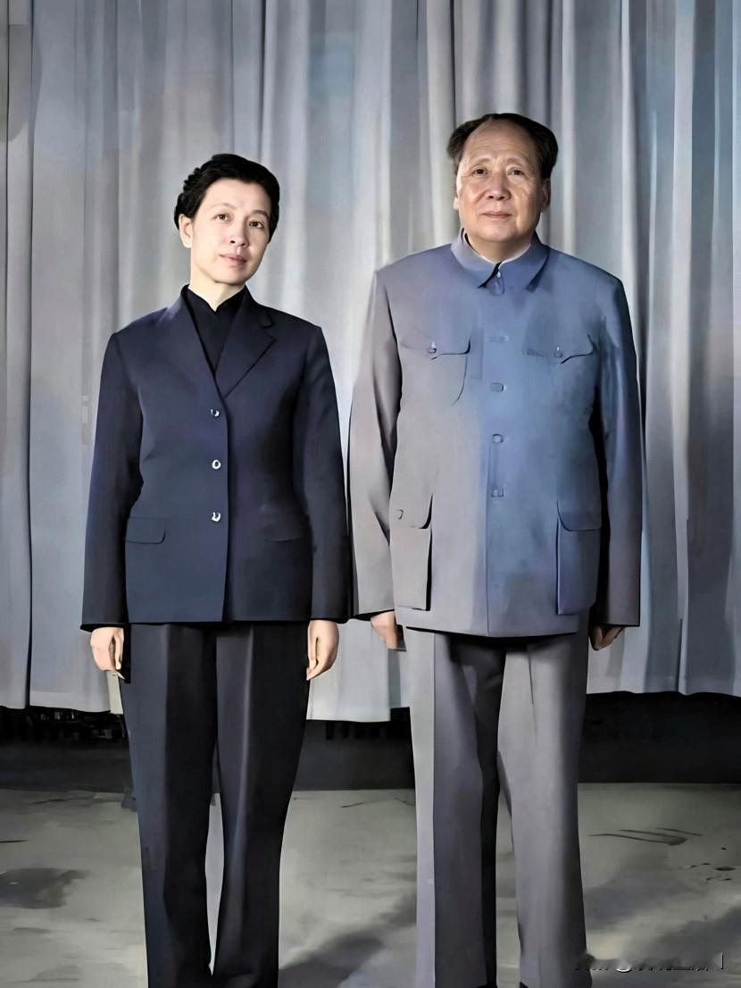 在那个风雨如晦的年代，他从湖南韶山冲走来，带领一群平均年龄二十多岁的年轻人，用二