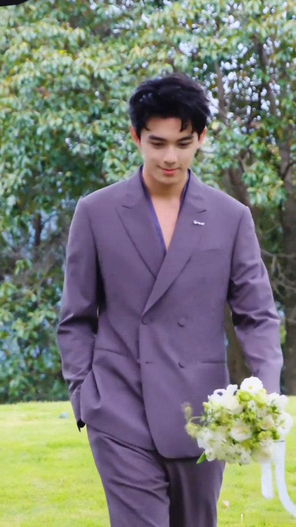 吴磊ted式演讲吴磊演讲风格💬如同近距离谈心一般，吴磊缓缓聊起路上的感悟，节奏