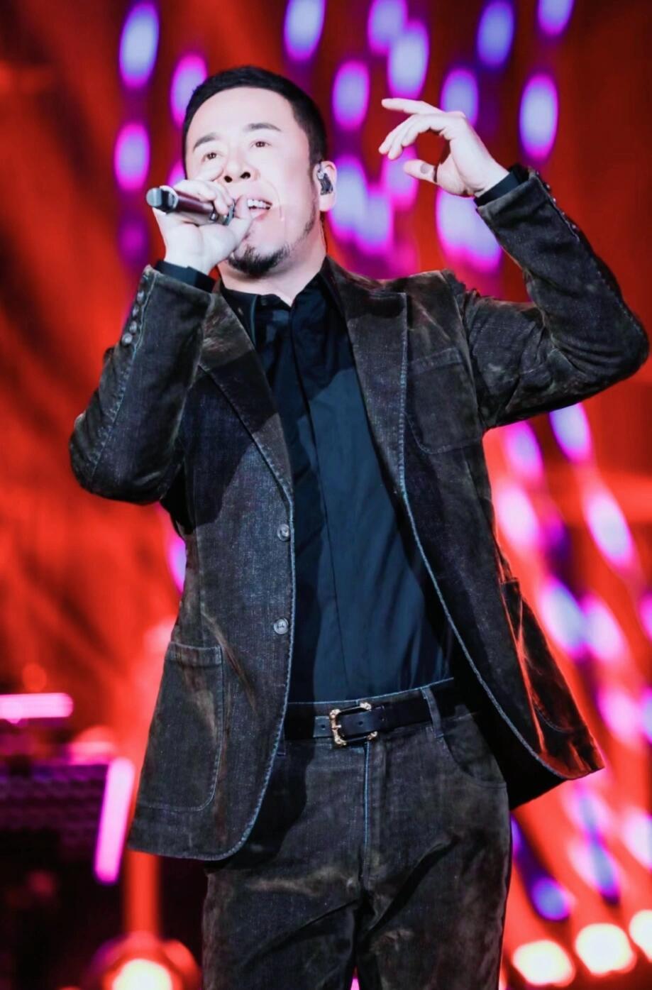 陈卓璇演唱会嘉宾杨坤杨迪十分好奇三人同台会碰撞出什么样的火花，期待陈卓璇和杨坤带