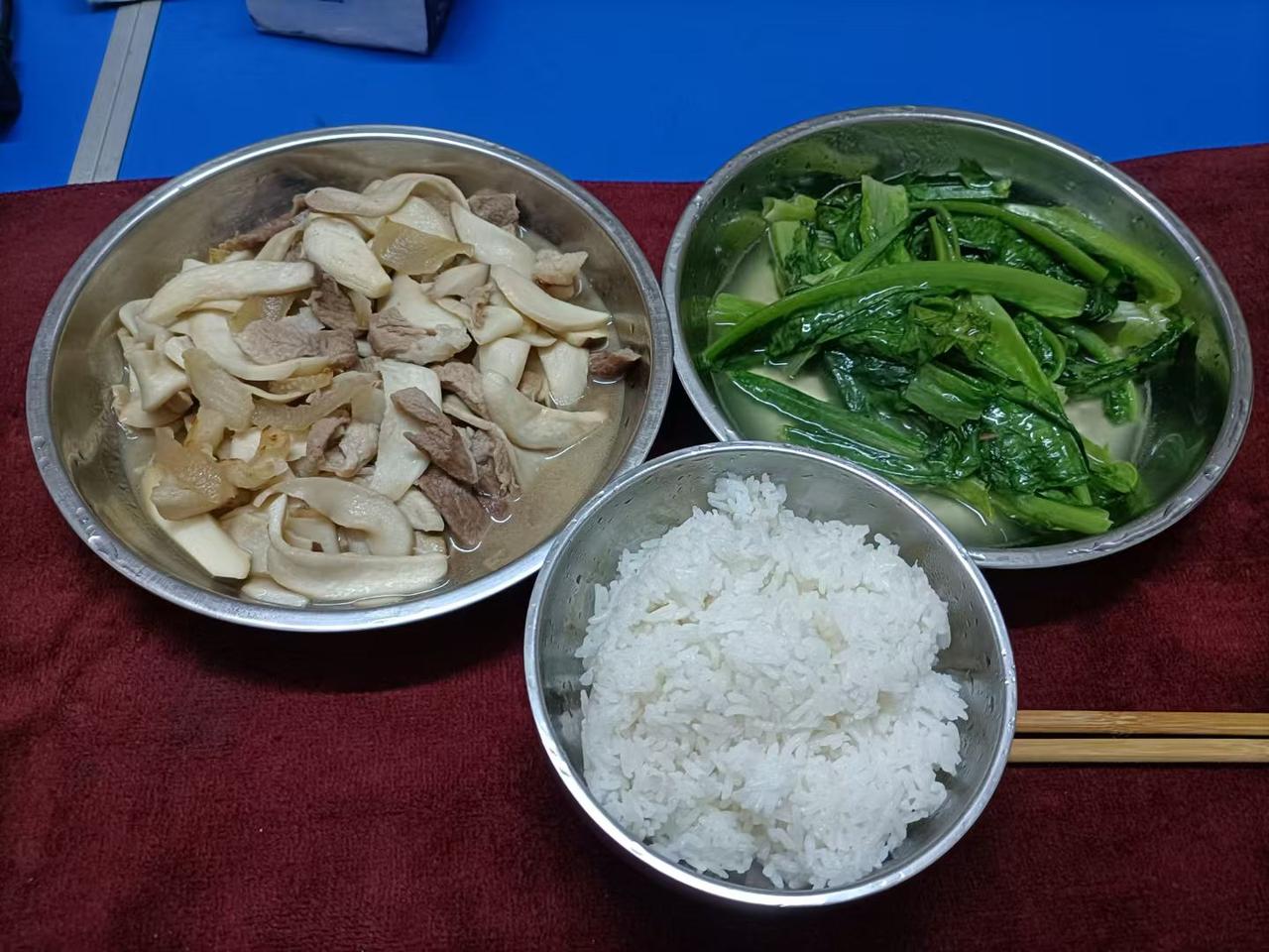 想找工作的朋友注意了。这几天是最好找工作的时候。因为大部分的暑假工都走完了。所以
