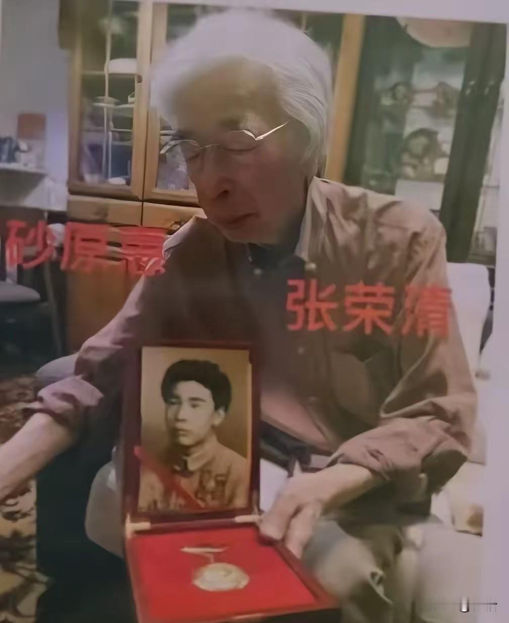 1948年，日本人砂原惠，改名换姓化名张荣清，并谎报中国国籍，加入解放军，在辽沈
