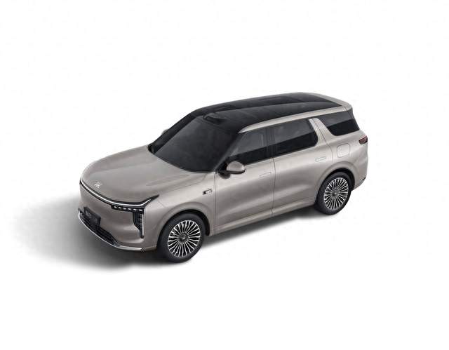 车长超5米的纯电SUV，最帅的还是智己LS8