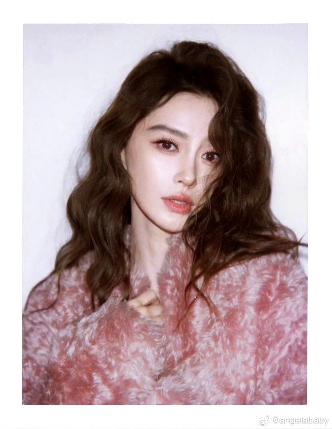 angelababy  angelababy 心里觉得甜甜的因为你住在里面ʚ⌯'