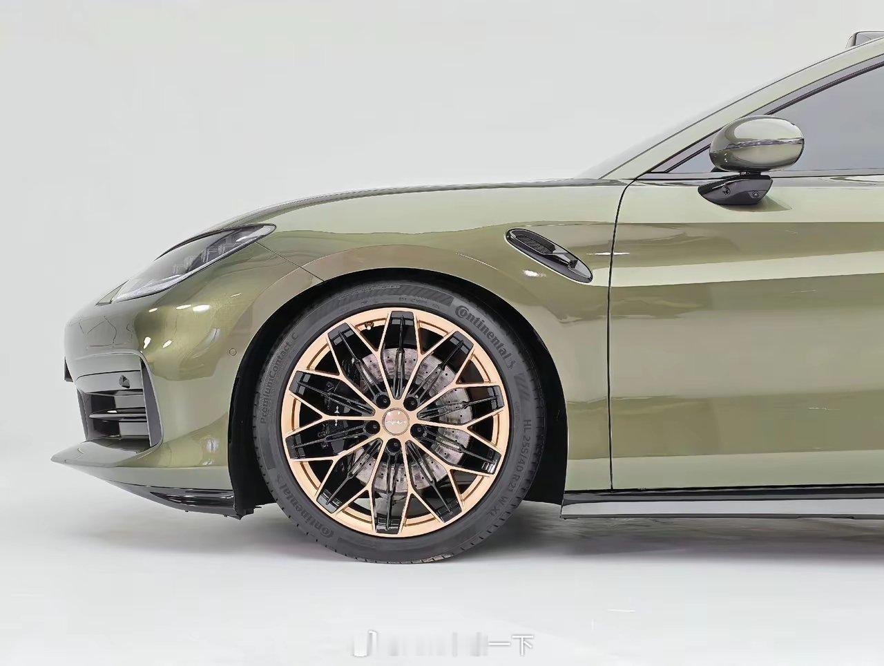 这年头连迪子都学保时捷了，唉，看方程豹方程SL这侧面，不就是妥妥的保时捷帕纳美拉