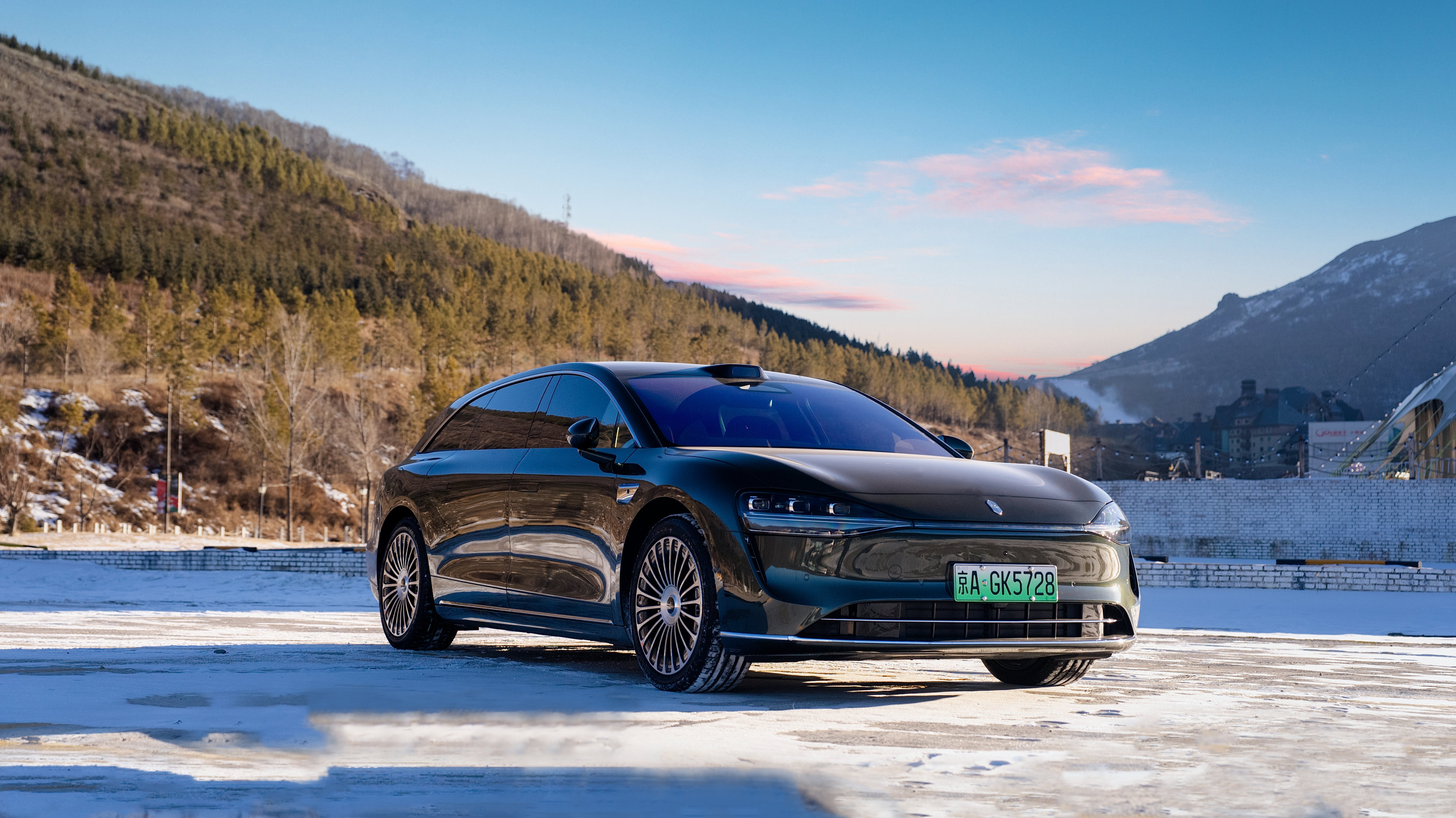 自打提了享界S9T以后，对我来说，2025 年照亮我的那束光，不是某一个“重大事