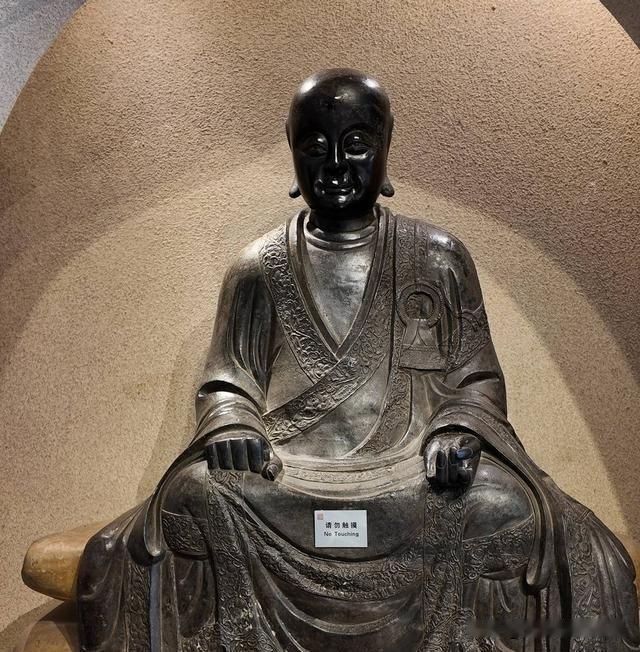 北京观复和海南丢失铜像是不是同一件被盗文物？面对司法文保双重认定难题。两个月没出