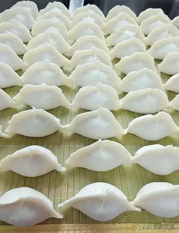 好想点外卖，却是没机会。
看到京东5天招骑手130万人，20天横跨50个城市，才