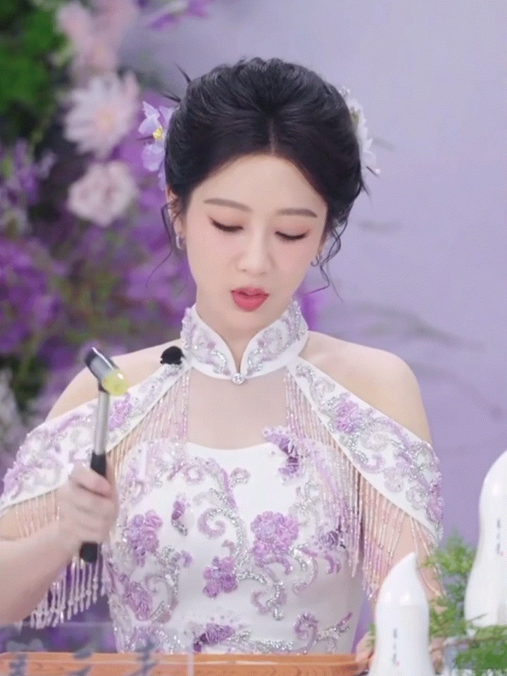 杨紫 没人通知我啊接收杨紫的解压表情包。。以后工作压力大就要这样🔨🔨🔨 