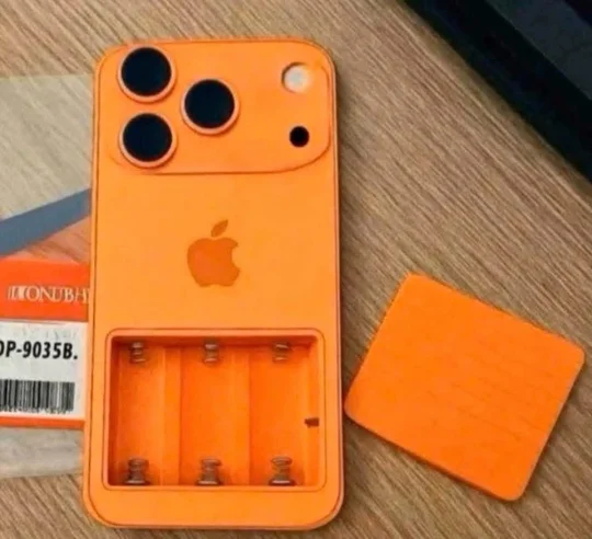 如果把iPhone17的内置电池换成可换的干电池，大家会买吗？ 没电了...