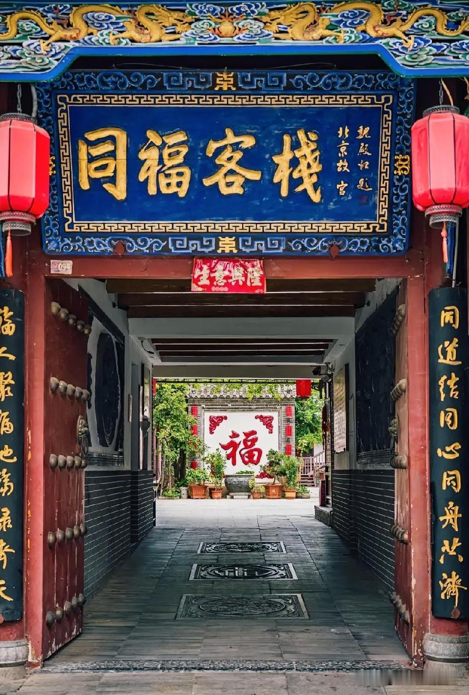 真正值得回味的古城风骨，从不是刻意打造的网红景致，而是流淌在街巷之中，未经喧嚣惊