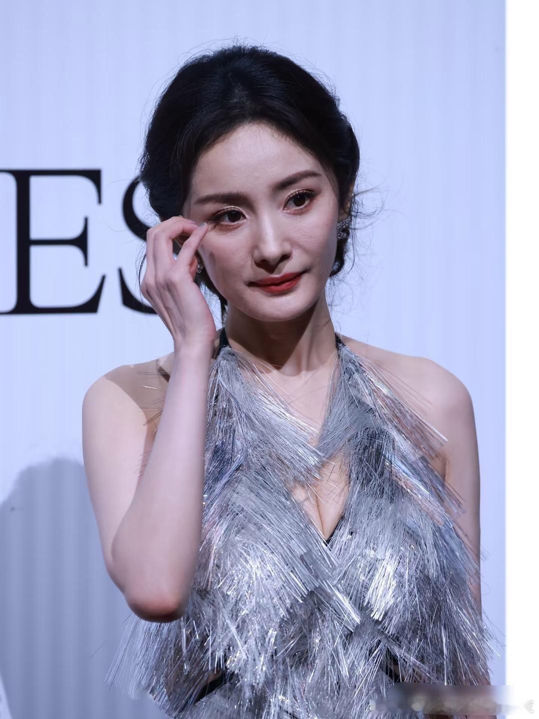 大幂幂高颜值果然名不虚传，面部状态也太好了吧！ 