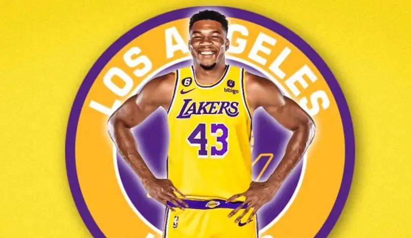 NBA高管：“若湖人想要得到字母哥，他们必须答应雄鹿队提出的所有要求，还得双手奉