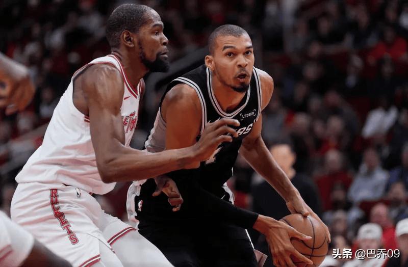 火箭被马刺3杀狂丢145分，硬仗能力彻底暴露 杜兰特空砍无奈，马刺3人20+豪取