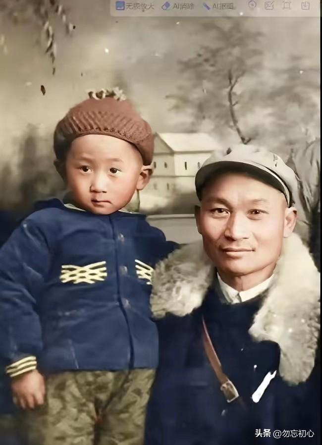 1957年，3岁的王健林跟着父母住在成都金牛区。父亲王义全是走过长征的老红军，1