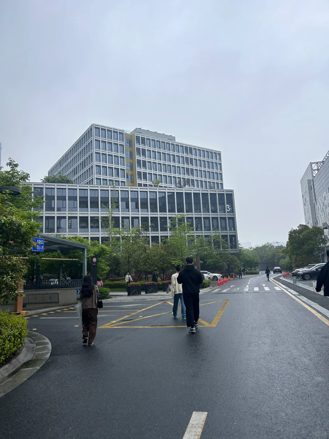 强烈建议打工人要多听打开思维类的搞钱播客