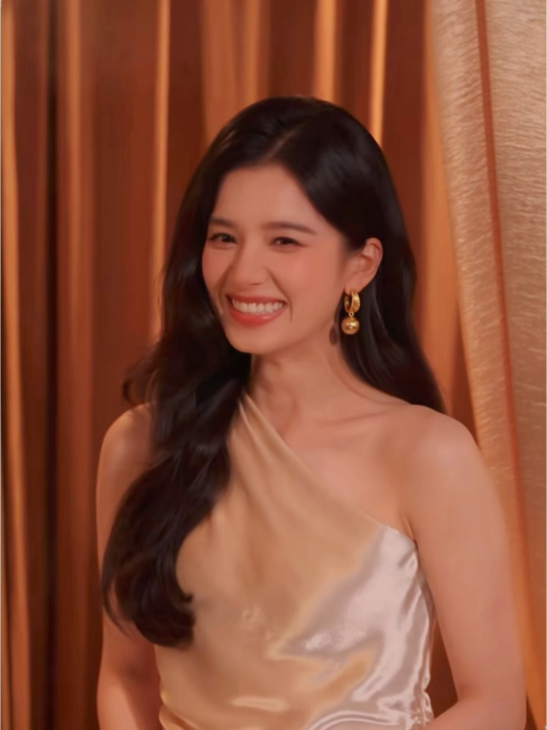 摆拍pose把自己拍害羞了的婧仪🥰🥰张婧仪摆pose害羞了 ​​​