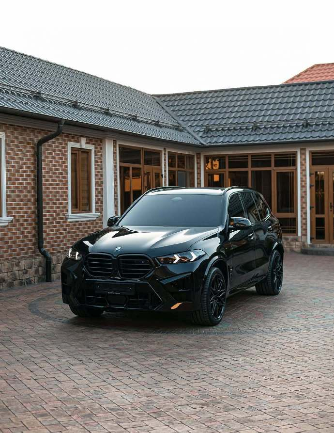 X5M Comp：扮猪吃老虎的“黑书包”销售偷偷说“地板油得关ESC，不然轮胎原