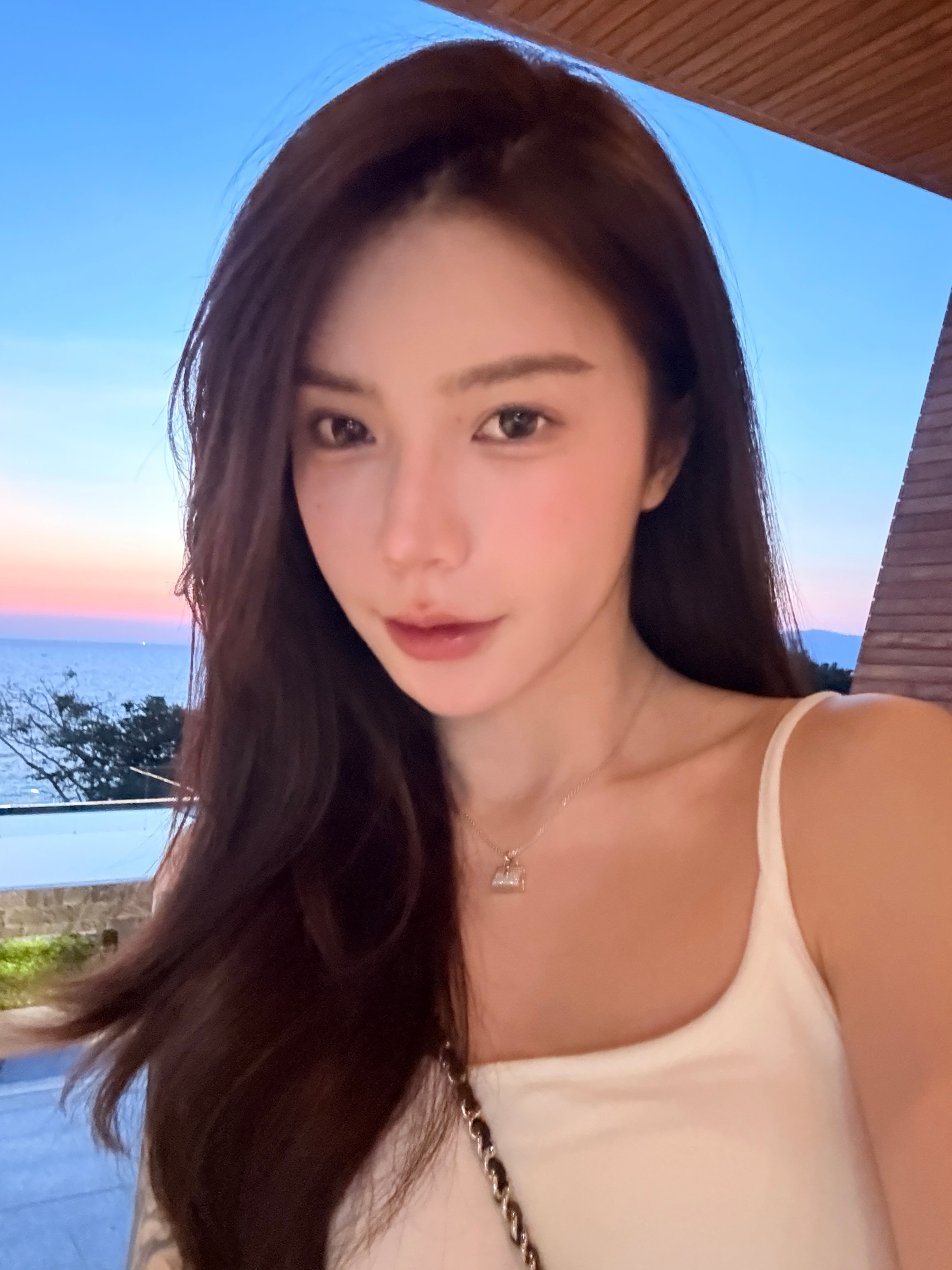 在这发霉的世界我想被阳光晒透  