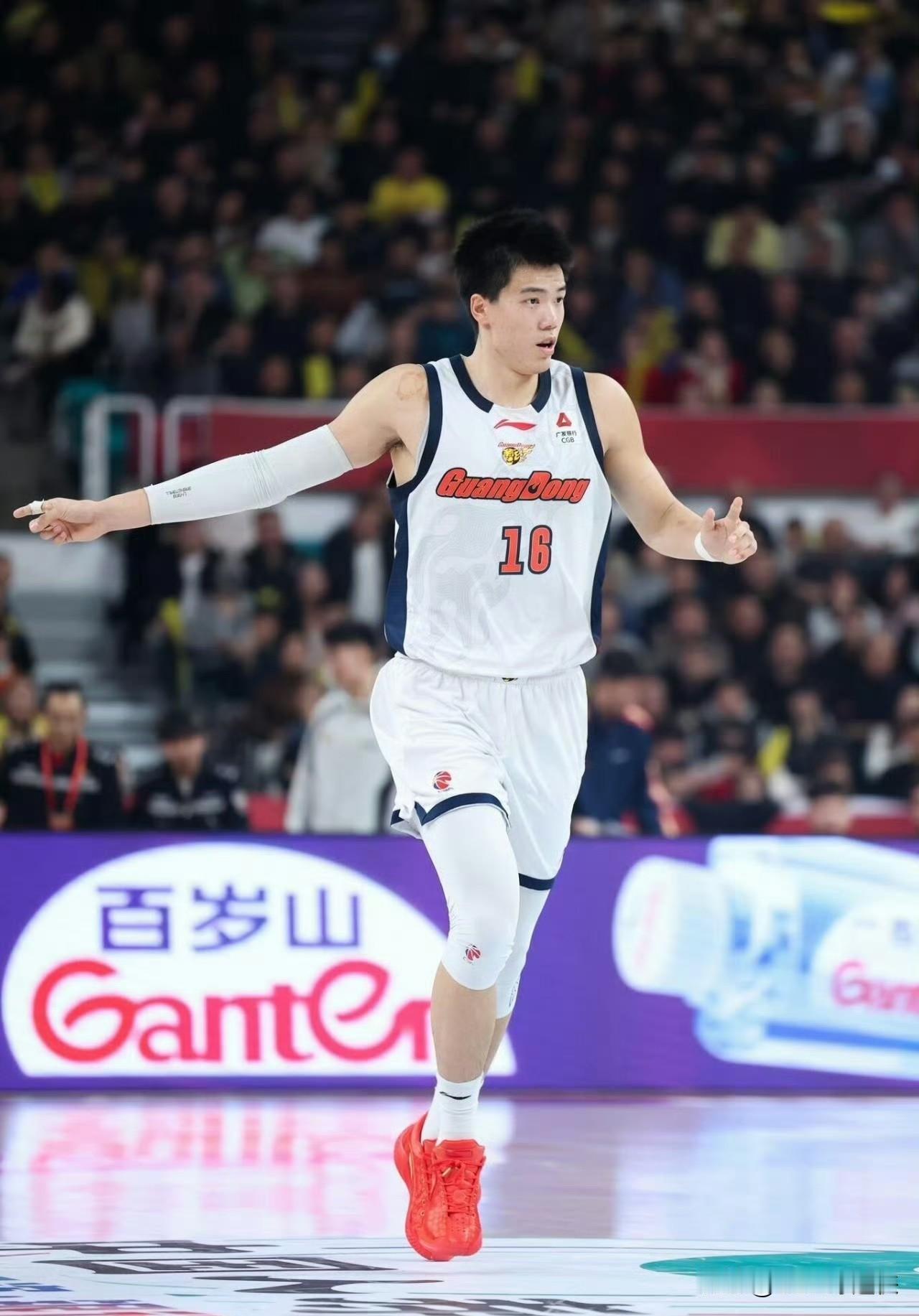 场均5分离奇入选国家队！焦泊乔梦游一赛季，篮协选人标准成谜

中国男篮短训营近日