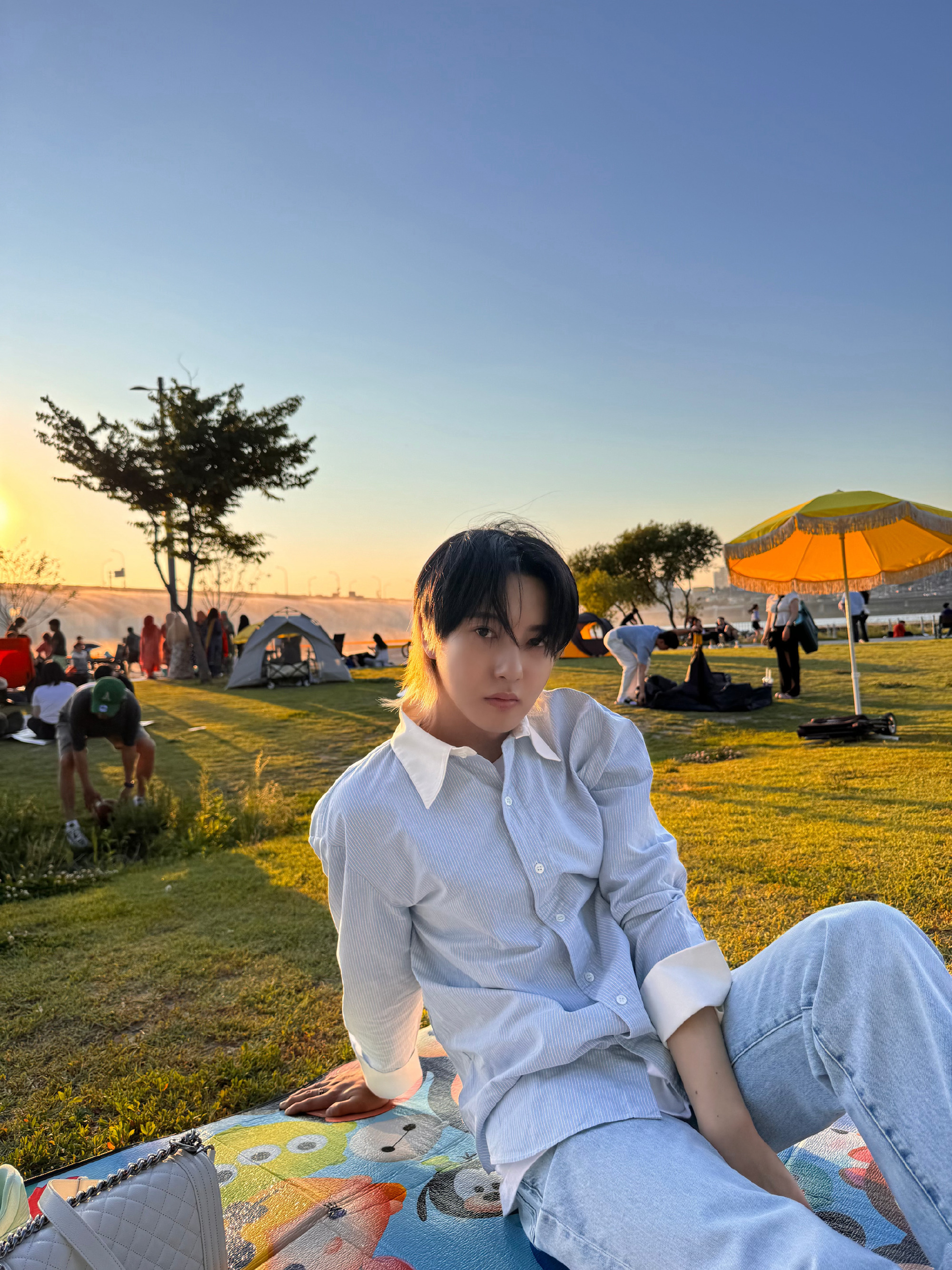 #黄仁俊拍摄路透# 身体健康最重要啊 ​​​