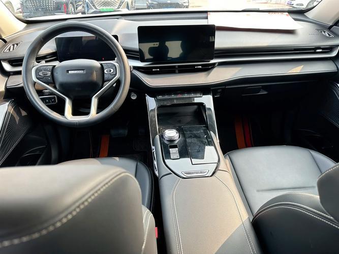 第三代哈弗 H6 1.5T 版本，官方 NEDC 油耗 6.6L/100km，但