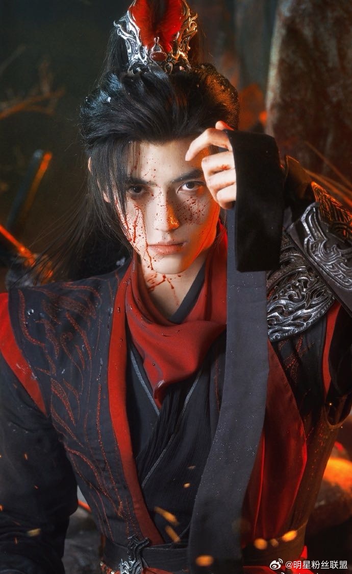 陈飞宇早该演将军了真的要大声喊：陈飞宇你早该演将军了！！一身戎装气场全开，打戏利