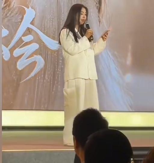 近日，59岁的王祖贤现身广州的网易总部，参加2026天下玩家生态大会。

这可是