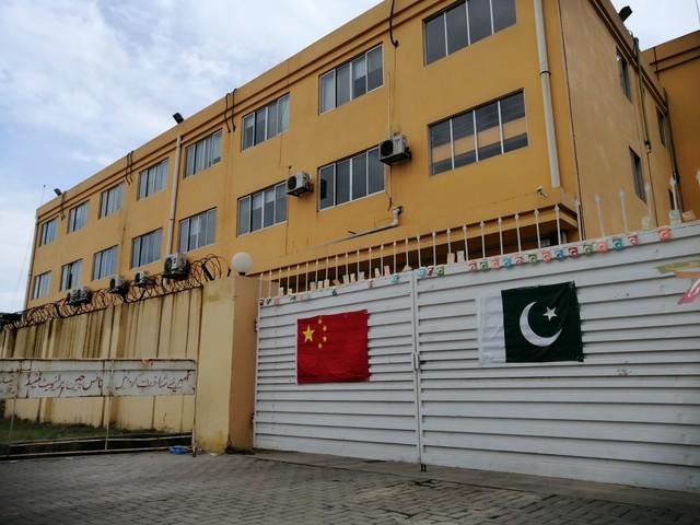 中巴产业链深度捆绑意义重大。从合作模式看，已从单点项目合作升级为全链条绑定，像中