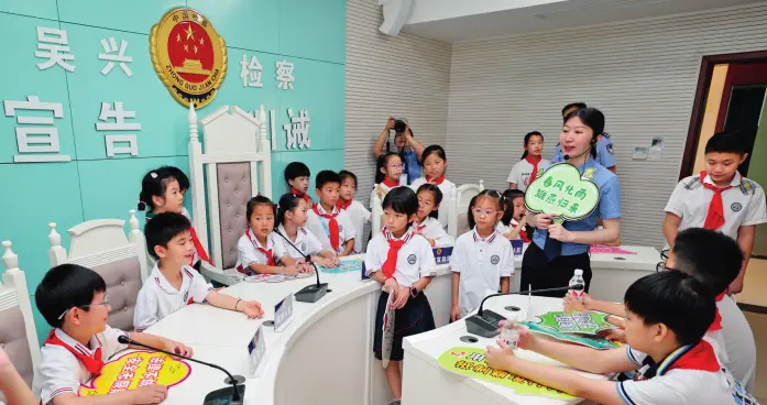 建设更高水平平安中国、法治中国——专访中央政法委秘书长訚柏