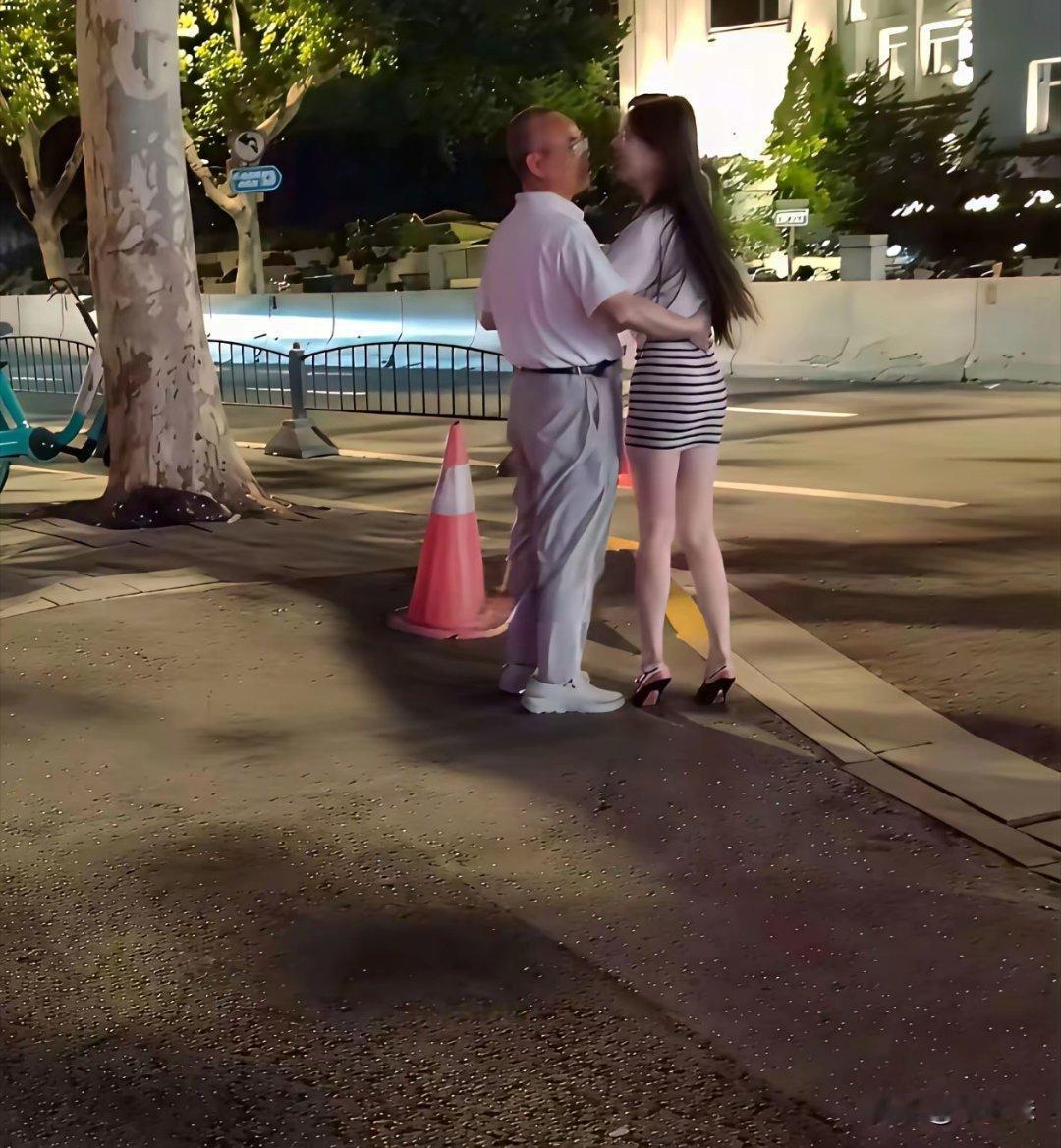 有气质的女人给人什么感觉一眼就知道是不是干女儿！！