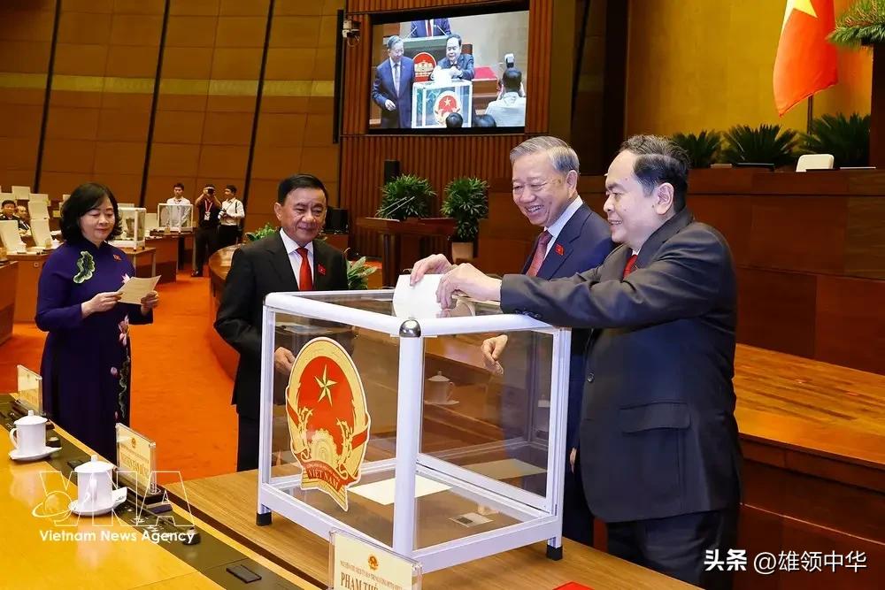 苏林两次“一肩挑”的背景及意义：首次同时担任党首和元首属于过渡性质，在2024年