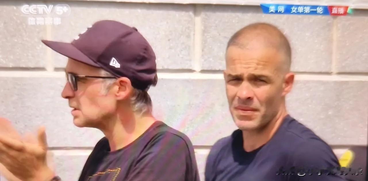 领先2‑0却一脸紧绷，
里巴的状态实在耐人寻味！
 
美网首轮决胜盘，所有人都觉