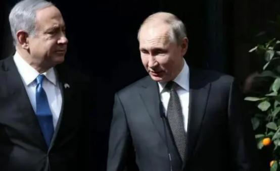 为什么说中国得防着点俄罗斯？说白了，普京今年72岁，这位掌舵俄罗斯25年的硬汉终