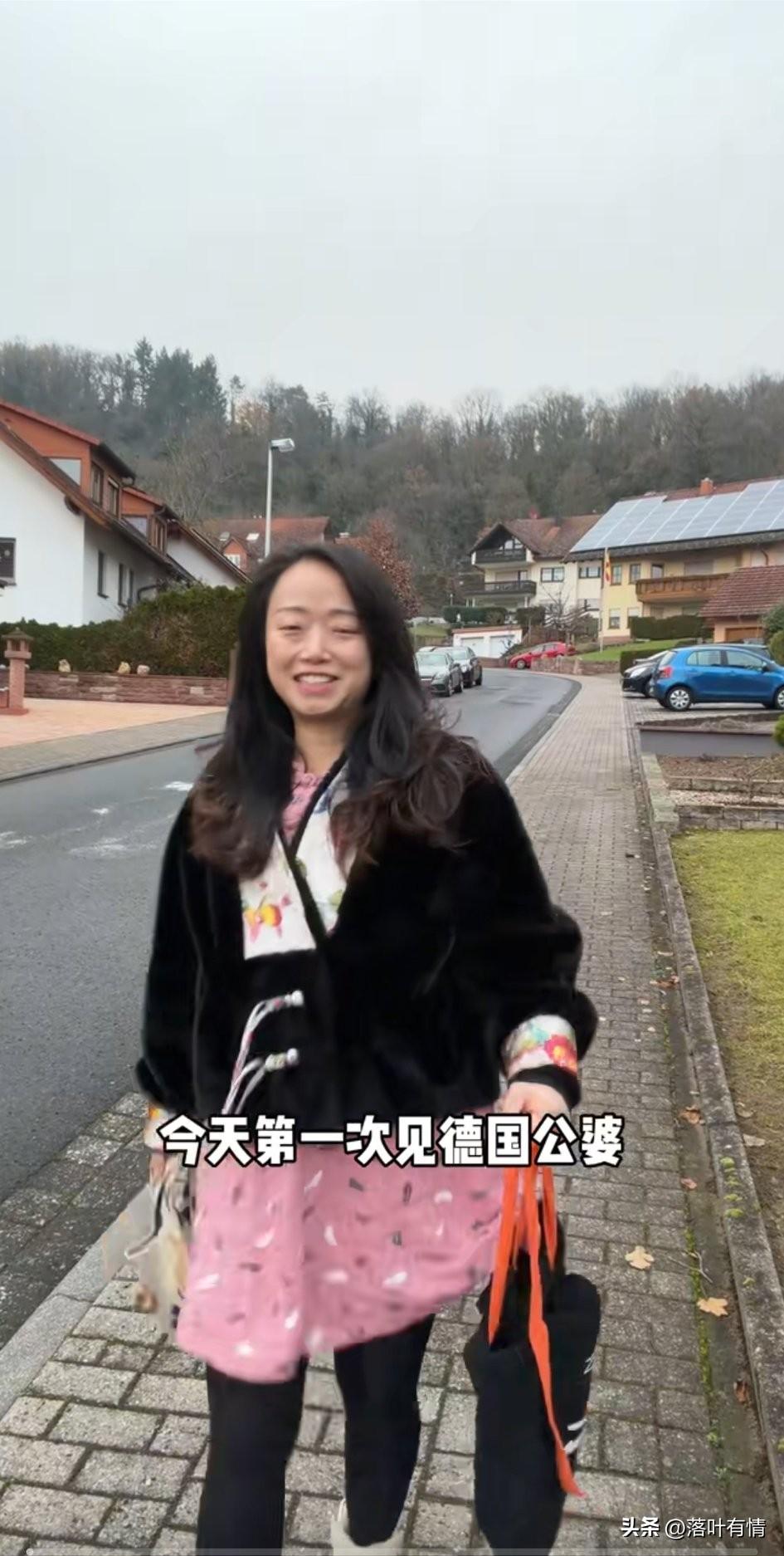 四川励志女远嫁德国，
第一次见德国公婆，
直接靠四道中国菜拿下欧洲胃，
两个人恋