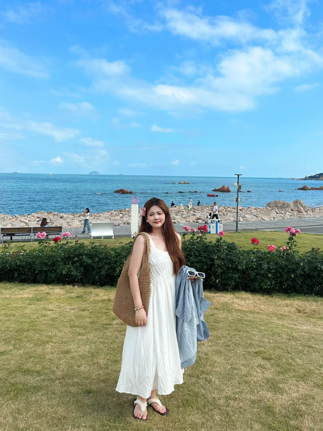 微胖穿搭|🌊在海边的松弛感！小白裙太美啦～