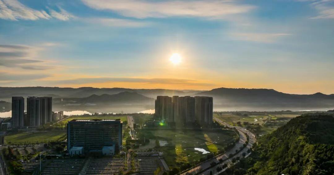 【文峰片区“破茧蝶变”｜路网“动脉”持续升级 畅通民生幸福路】
时光为笔，江风为