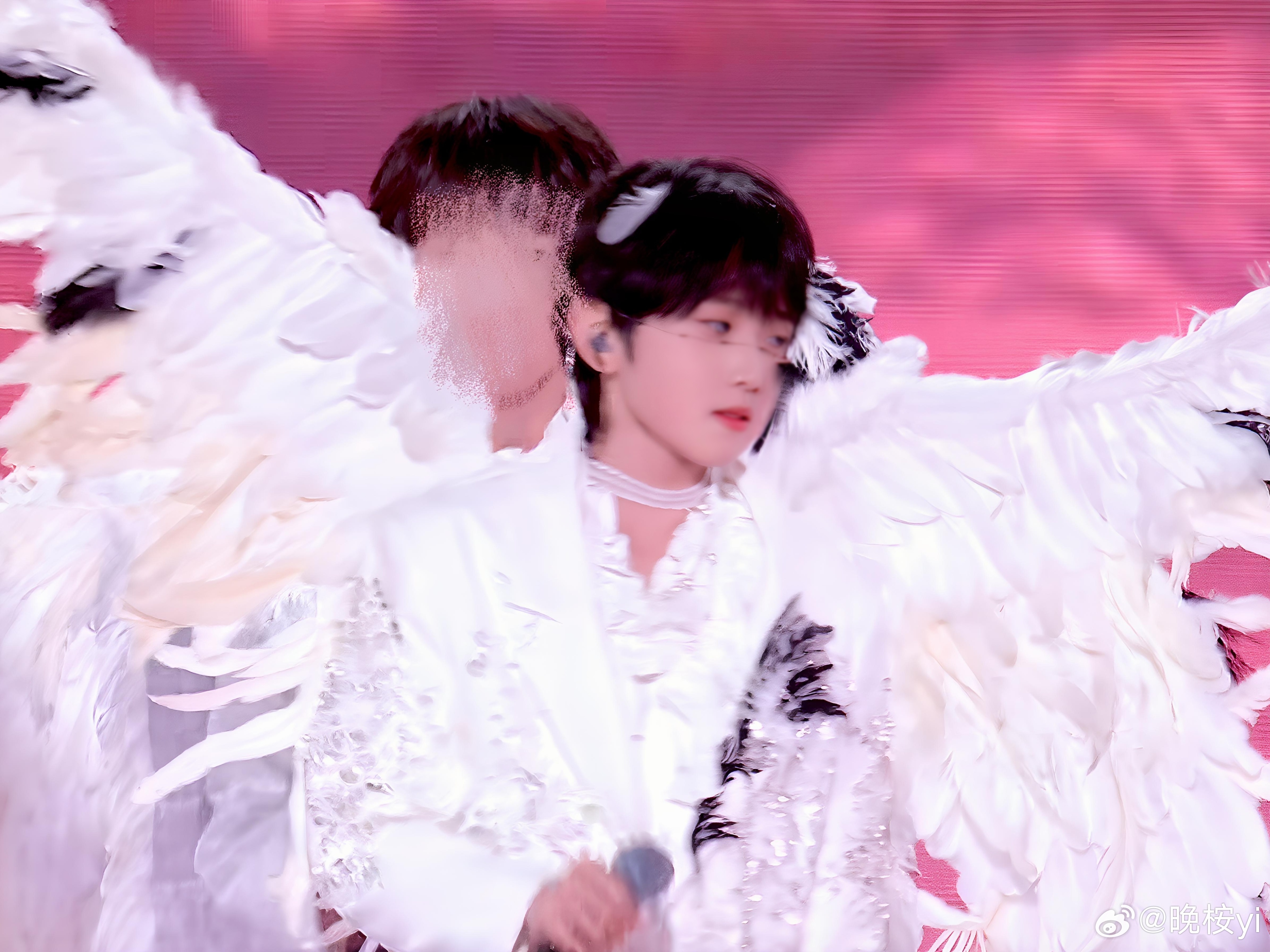 赵俊羽🧡赵俊羽 五代第一唱跳ace “晚霞照在你身上 就是光与温柔的相遇” ?